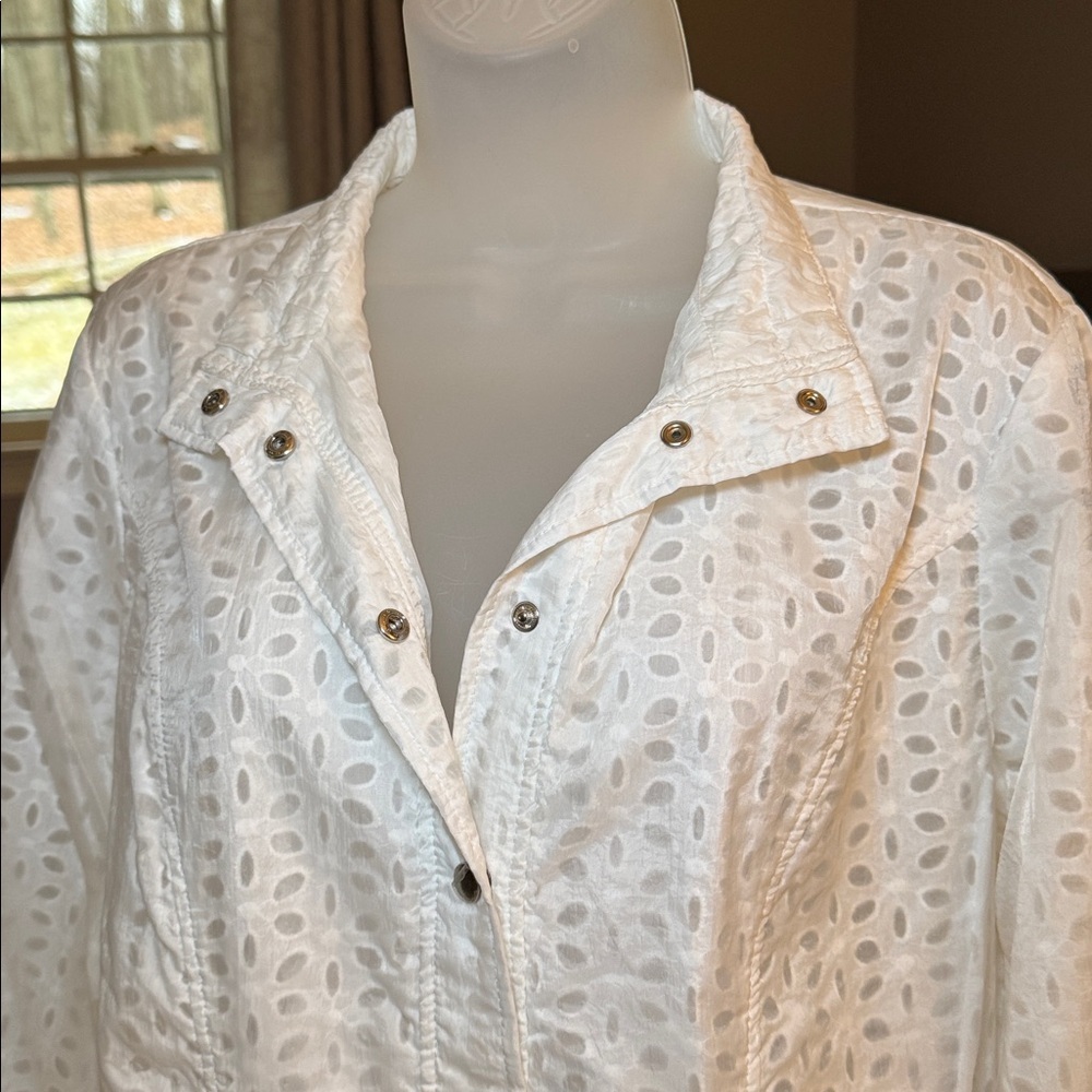 Chico’s White Eyelet Jacket Lightweight Snap Front Size Chico’s 1 US M - Picture 3 of 11